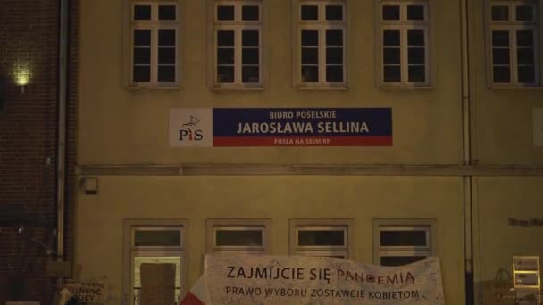 ГДАНСК, ПОЛЬША - 4 ноября. Протест против строгих законов об абортах. — стоковое видео