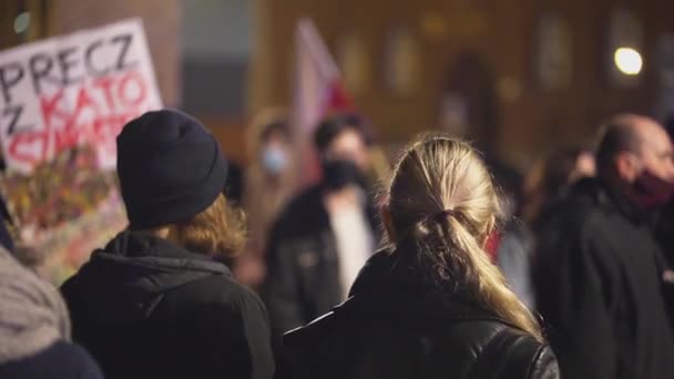 ГДАНСК, ПОЛЬША - 4 ноября. Протест против строгих законов об абортах. — стоковое видео
