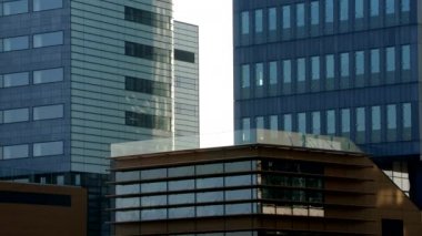 Zaman aşımı, finans bölgesindeki ofis mimarisine bakmak