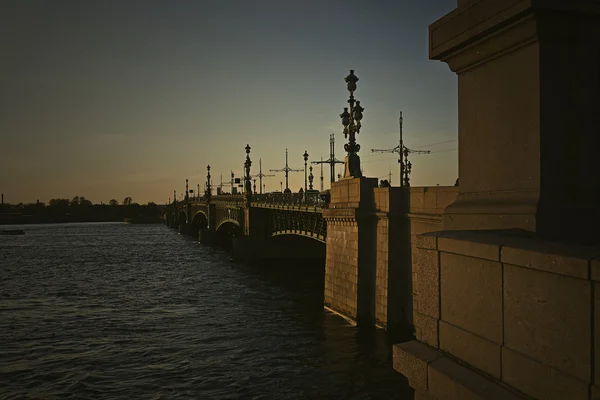 Most przez Neva. — Zdjęcie stockowe