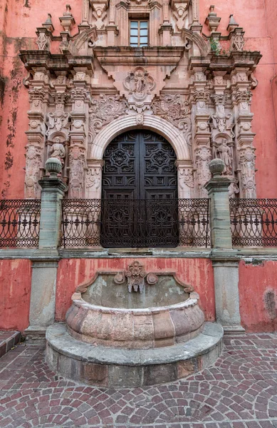 Μεξικάνικη Αποικιακή Παραδοσιακή Εκκλησία Στο Γκουαναχουάτο Του Μεξικού — Φωτογραφία Αρχείου