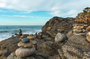 Sayulita Meksika sahilindeki Apacheta Taş Tepesi