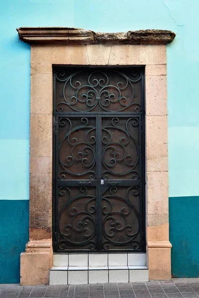 Mexican Rustic Colonial Door Metal Bars Guanajuato Mexico — Stock Photo, Image