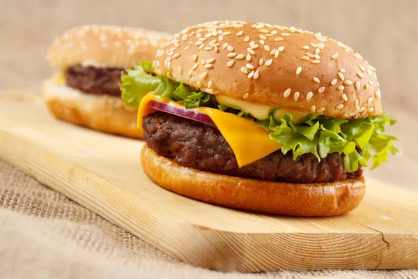 Zelfgemaakte hamburgers Rechtenvrije Stockfoto's