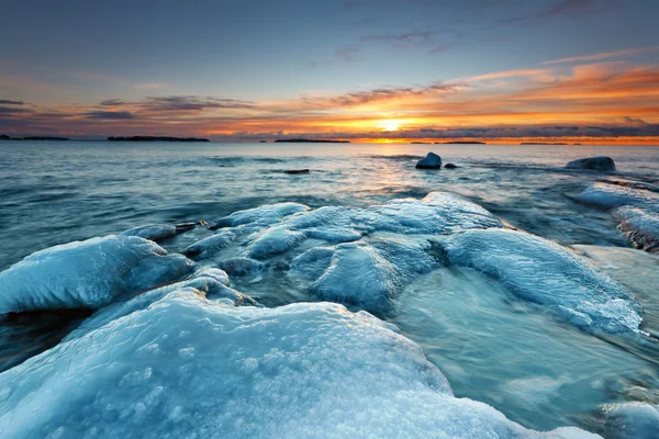 Pedras cobertas de gelo — Fotografia de Stock