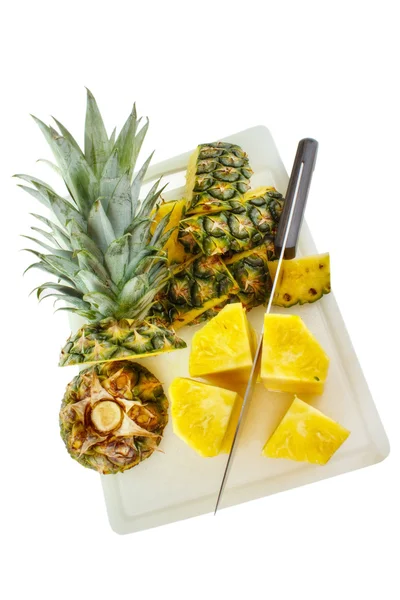 Preparing pineapple — Stock Photo, Image