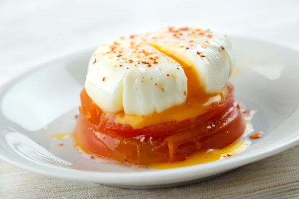 Poached egg and tomato — Stock Photo, Image