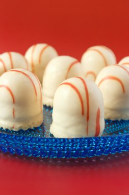 Beyaz çikolata kaplı marshmallow davranır