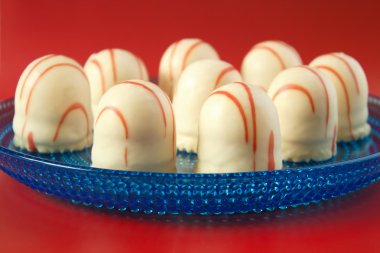 Beyaz çikolata kaplı marshmallow davranır