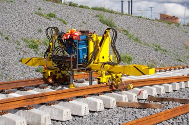 Demiryolu parça yükleme makinesi