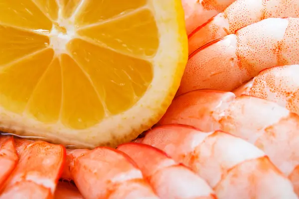 Cooked and peeled shrimps — Stock Photo, Image