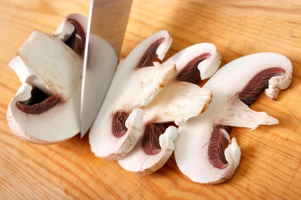 Cutting champignons — Stock Photo, Image