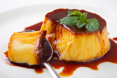 karamel kremalı puding