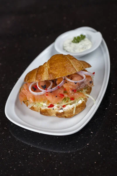 füme somon sandviç