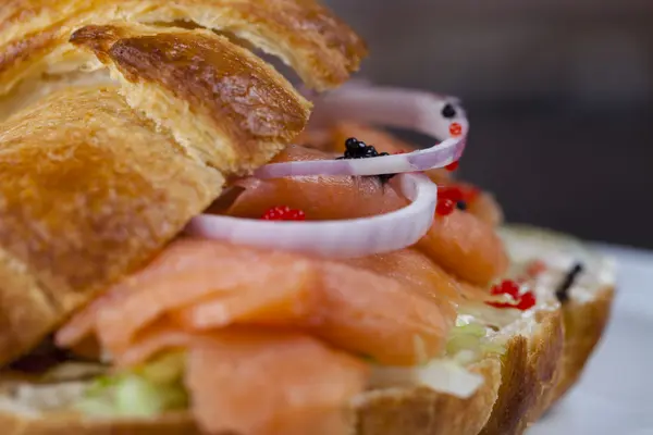 füme somon sandviç