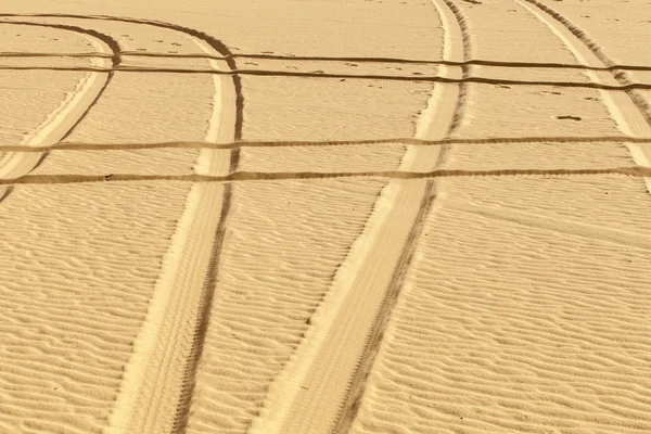 Εκτυπώνει ελαστικών στην έρημο — Φωτογραφία Αρχείου