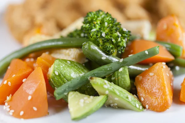 Buharda pişmiş sebzeler