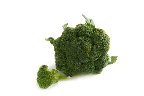 Brokoli beyaz arkaplanda izole edildi