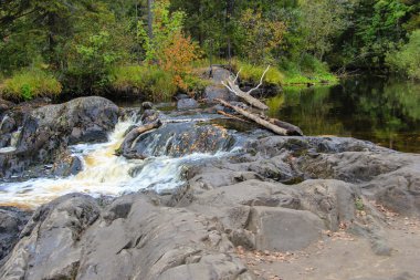 Orman, Karelya, ruskeala şelaleler