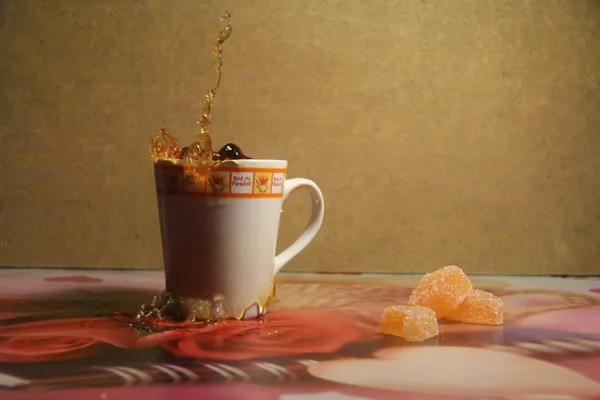 杯の茶とマーマレード — ストック写真