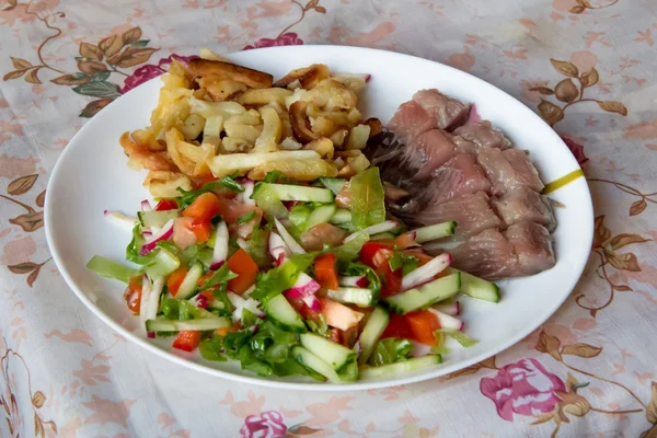 Patates ve sebze ile ringa balığı filetosu — Stok fotoğraf
