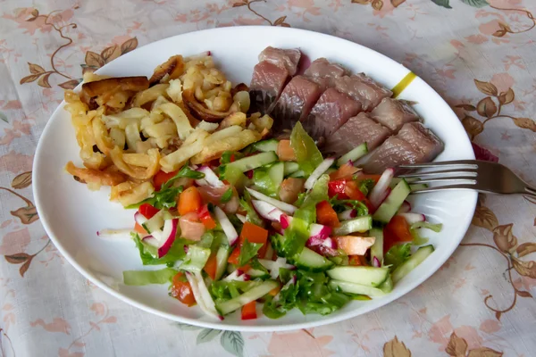 Filet de hareng aux pommes de terre et légumes Photos De Stock Libres De Droits