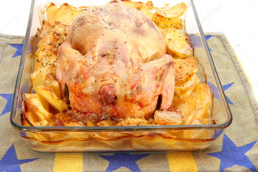 Картошка в духовке с хрустящей корочкой и курицей. Рис с курицей в духовке в стеклянной посуде. Курица с овощами в духовке. Блюда в стеклянной посуде в духовке. Запечь курицу в стеклянной посуде в духовке.