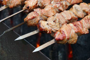 Şiş Kebap şişler üzerinde