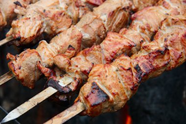 Şiş Kebap şişler üzerinde