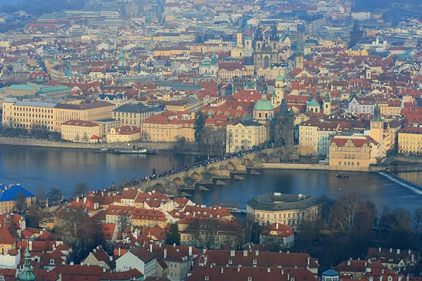 Charles Köprüsü ve Vltava nehrinin manzarası