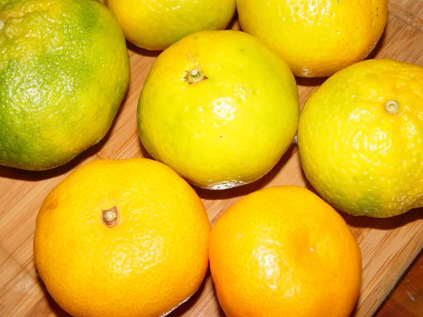 Mandarinas Amarillas Verdes Cerca —  Fotos de Stock
