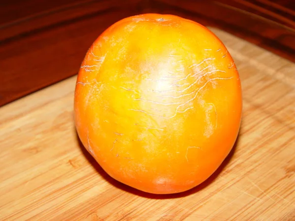 Persimmon Laranja Brilhante Perto Superfície Madeira — Fotografia de Stock