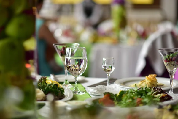 庆祝的表，tableful，盛宴 — 图库照片