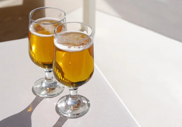 Дві склянки пива . — стокове фото