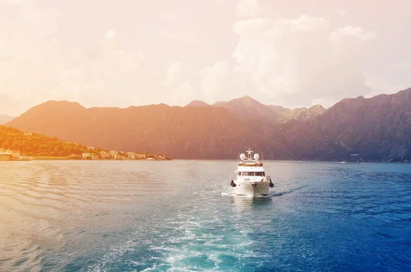White Yacht Sea Background Mountains Seascape Pleasure Yacht Toned — Φωτογραφία Αρχείου