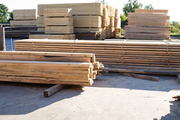 Ułożone Stosy Drewnianych Desek Magazyn Drewna Suszenie Drewna Materiały Budowlane — Zdjęcie stockowe