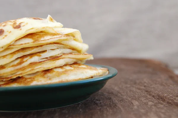 Högen av kammaren beredd pannkakor — Stockfoto