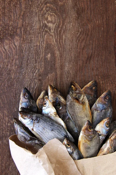 Ramo de pescado seco salado. Un regalo para los hombres . — Foto de Stock
