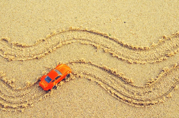 Machine orange pour enfants sur sable marin — Photo