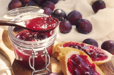 Erik reçelli sandviç.