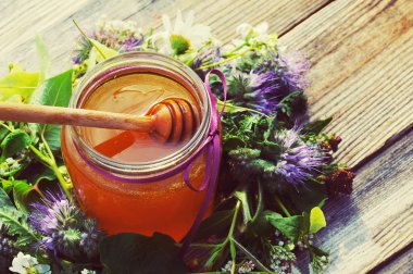 çiçeklerle tatlım