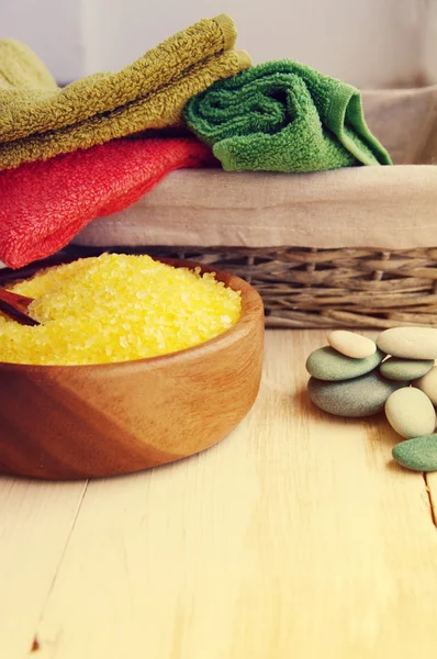 Aromatic salt for Spa therapies in a wooden bowl, with a towel and sea stones. Alternative medicine. Care of a body. — Stock Photo, Image