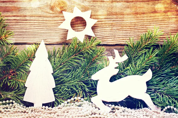 Fondo de Navidad con decoraciones de árboles de Navidad. Tarjeta de Navidad —  Fotos de Stock