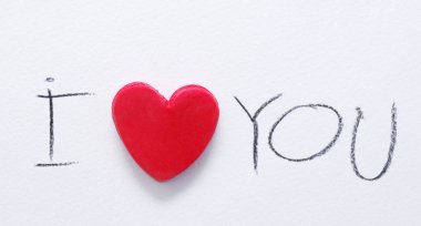 Kırmızı kalp ve 