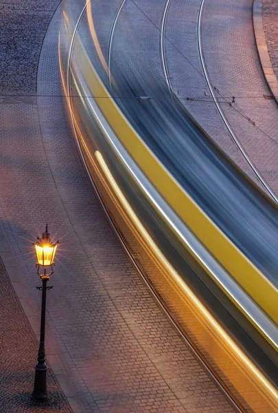 Gece hareketli tramvay