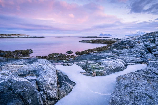 ノルウェーで早朝の風光明媚な海景 — ストック写真