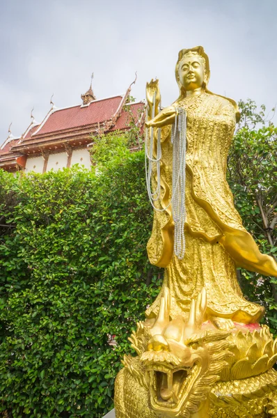 Goldenes Drachenbild im Tempel, Thailand — Stockfoto