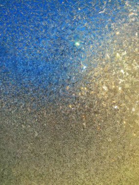 Pencere camında buz kristalleri oluştu. 