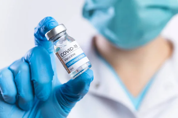 Médico Que Muestra Vacuna Covid Para Prevención Tratamiento Nueva Infección —  Fotos de Stock