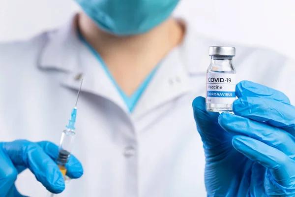 Médico Que Muestra Vacuna Covid Para Prevención Tratamiento Nueva Infección —  Fotos de Stock